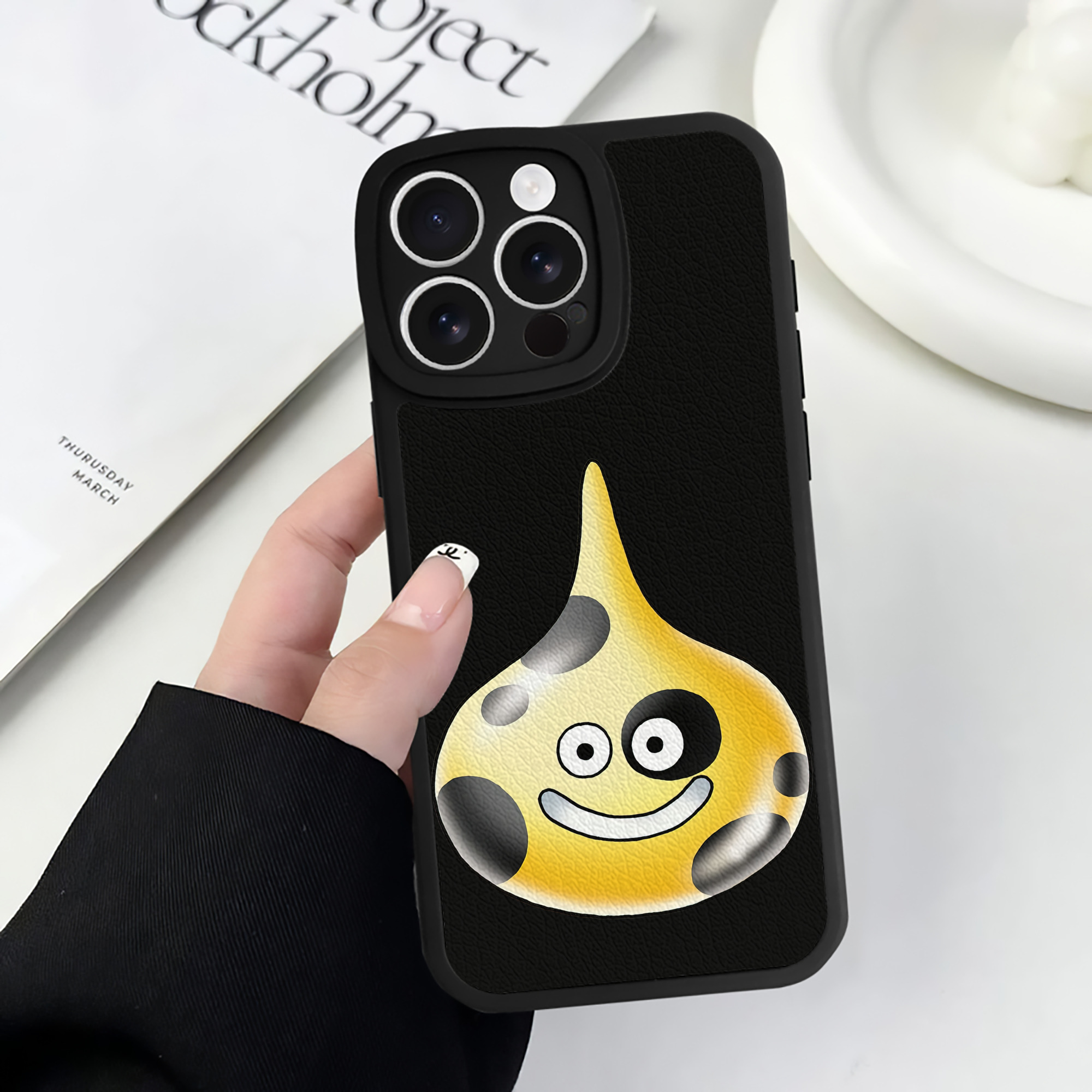 （画像用） ドラゴンクエスト Doragon Kuesuto Dragon Quest 【iPhone 16シリーズ対応】シリコンスマホケース（レザー調） 材質：シリコン
